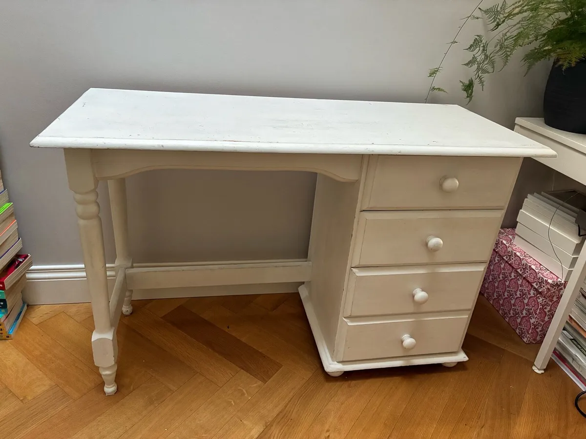 Dressing table - Image 1