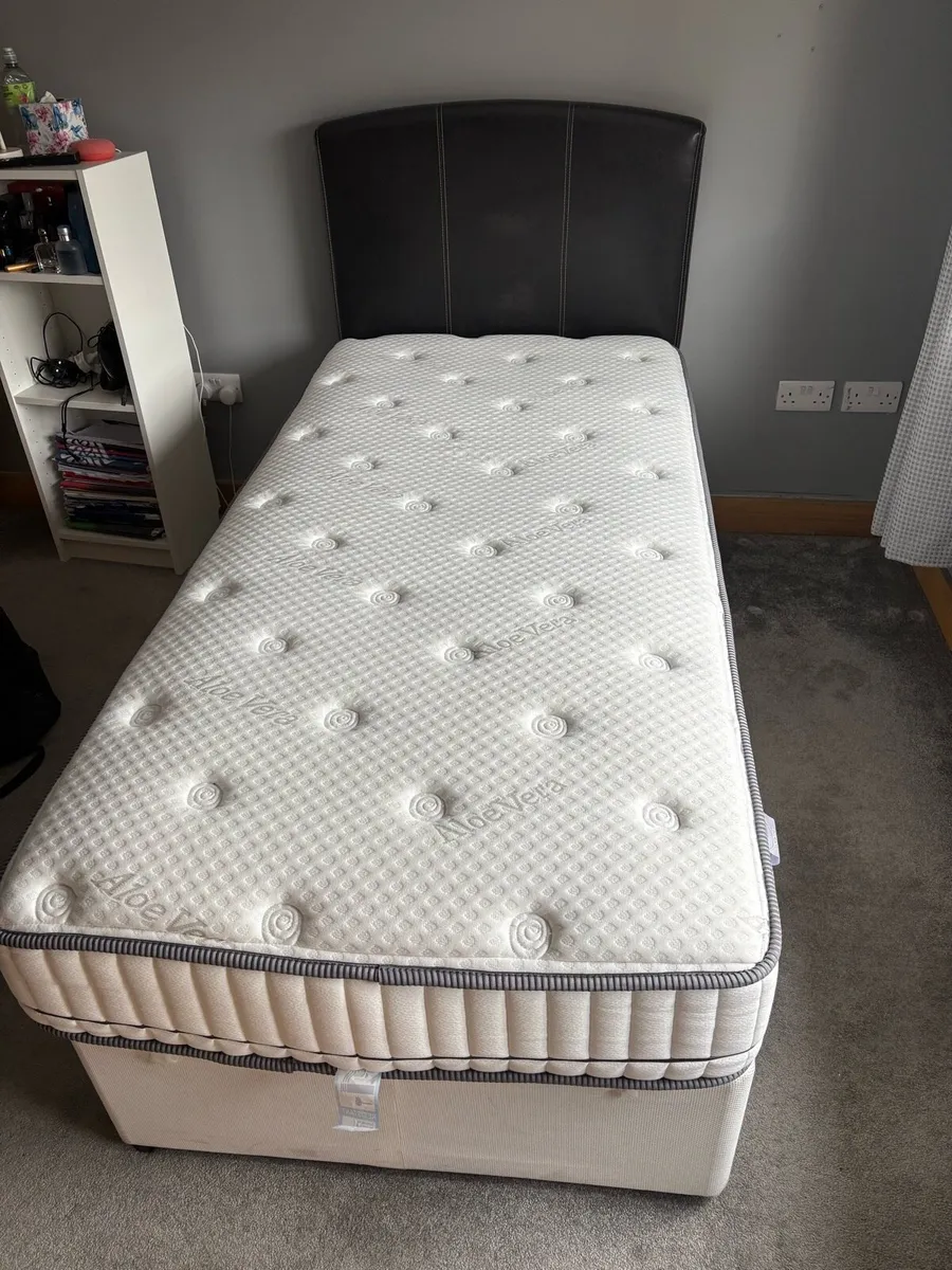 Single bed - Image 2