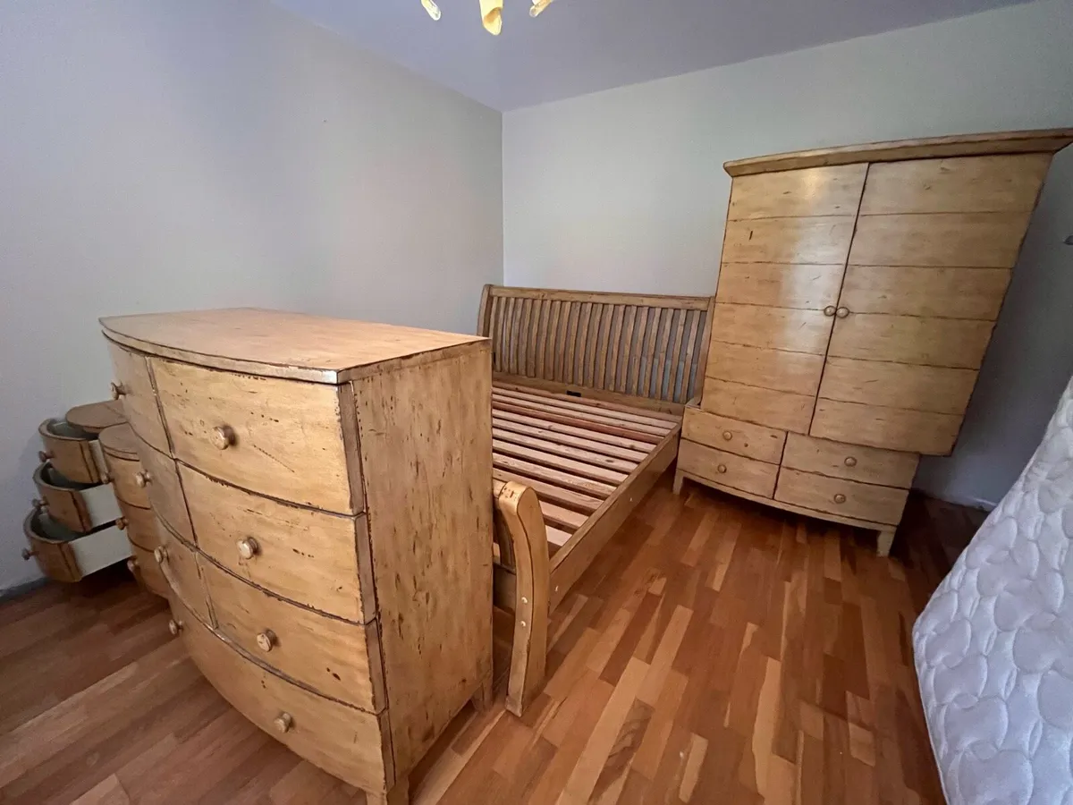 Rustic style bedroom furniture set - Image 1