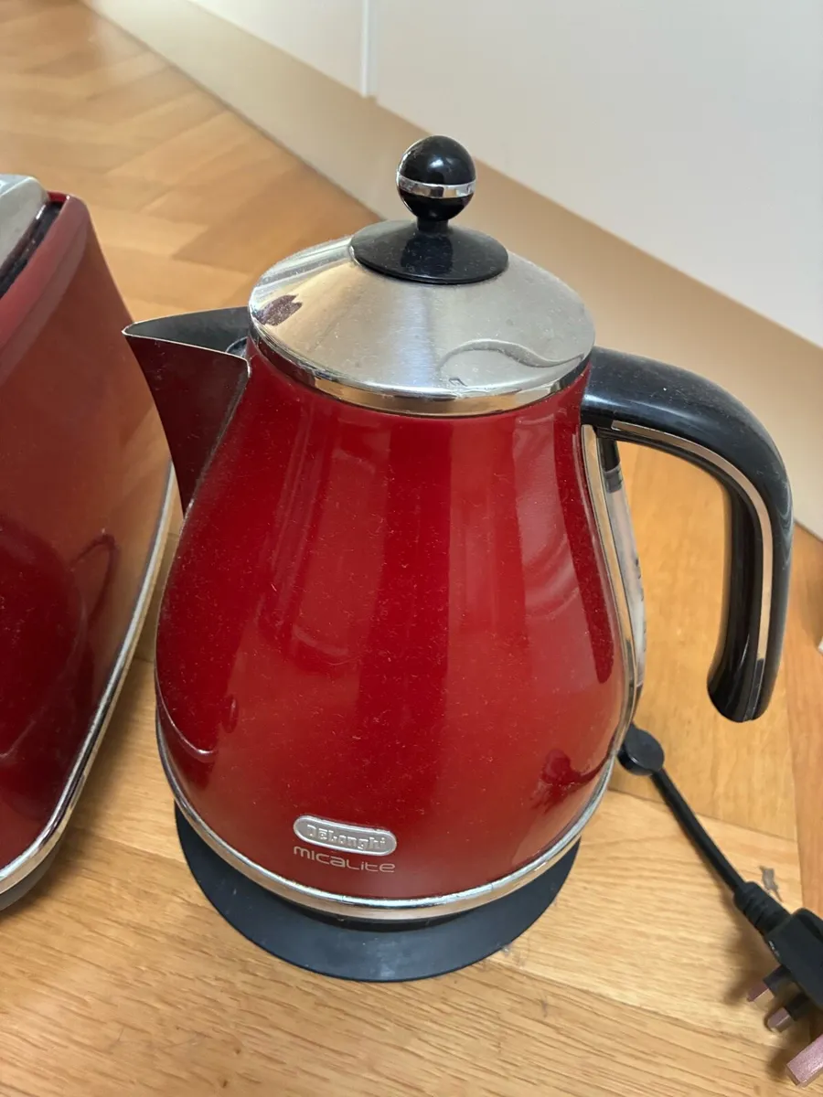 Delonghi toaster & kettle - Image 3