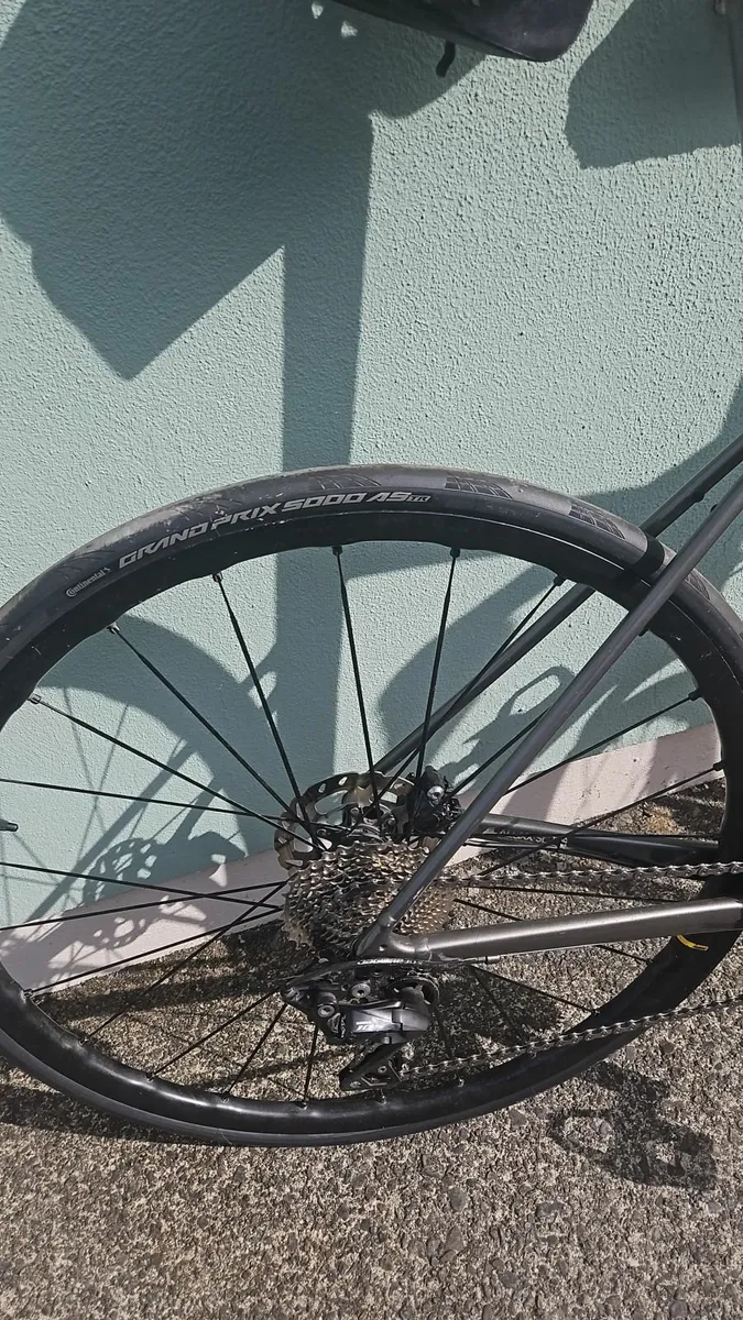 Road bike Giant Contend SL Disc – Fully Overhauled - Image 2
