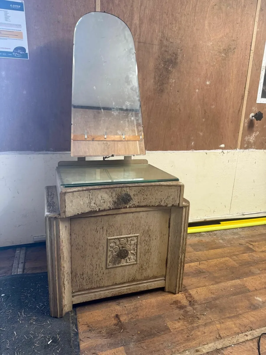 Dressing table