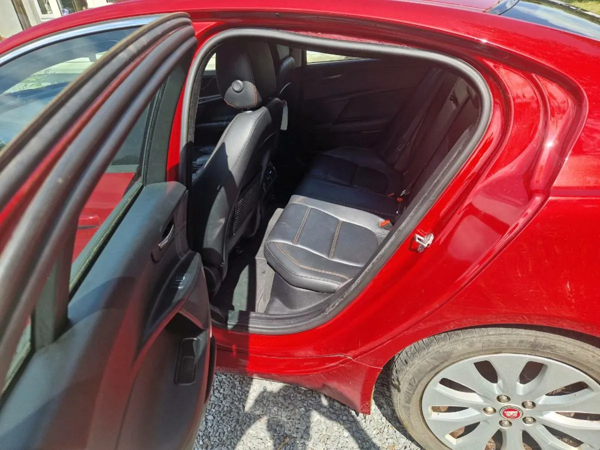 Jaguar XE - Image 4