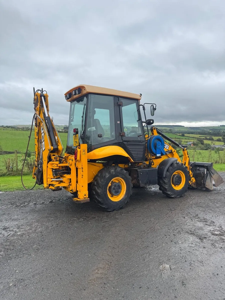 JCB 2CX Streetmaster - Image 1