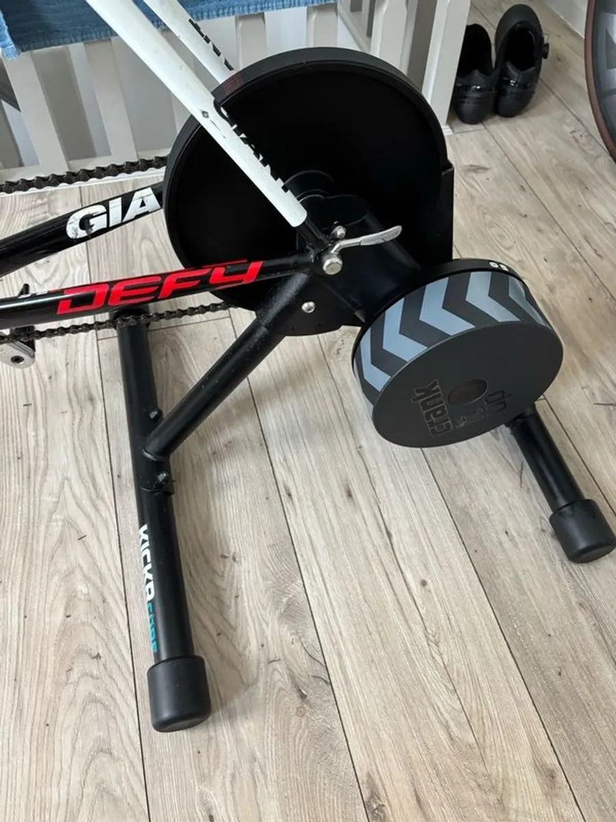 Indoor smart bike trainer Wahoo Kickr Core - Image 1