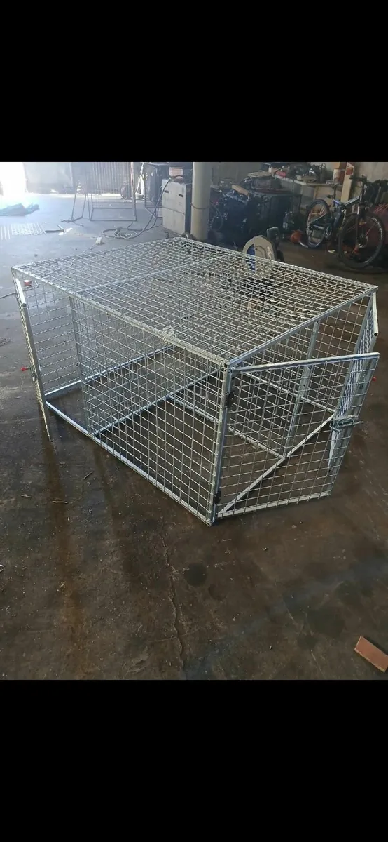 Galvanised 3 compartment dog cage / transporter - Image 1