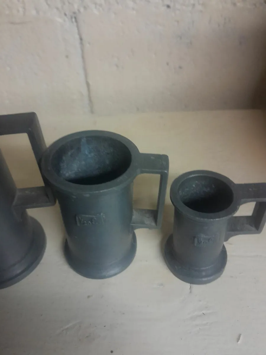 Six vintage pewter  measures - Image 2