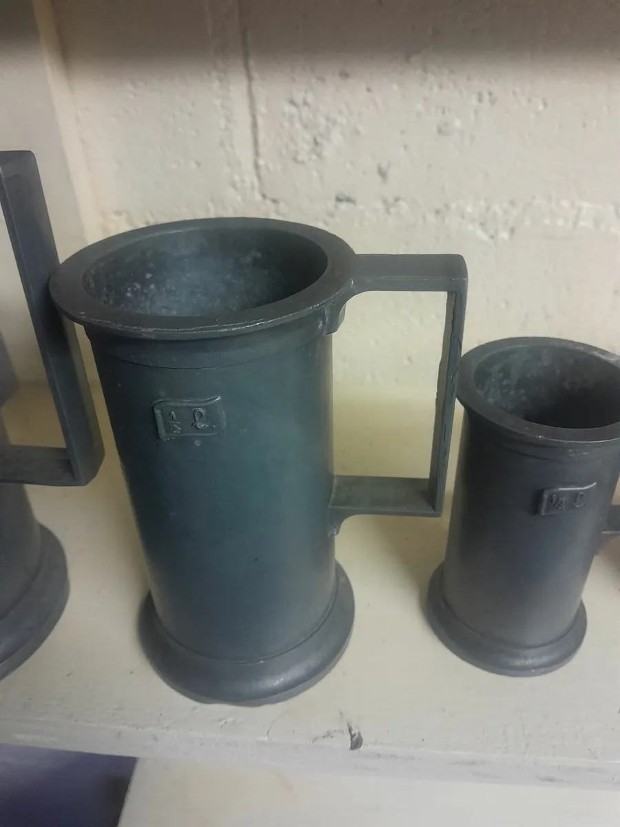Six vintage pewter  measures - Image 4