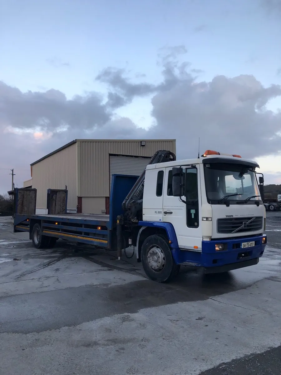 Volvo FL6 crane truck - Image 1
