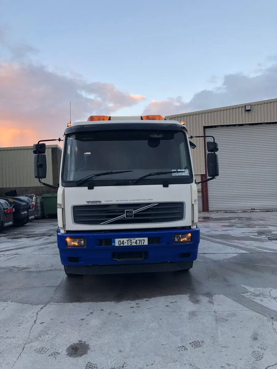 Volvo FL6 crane truck - Image 2