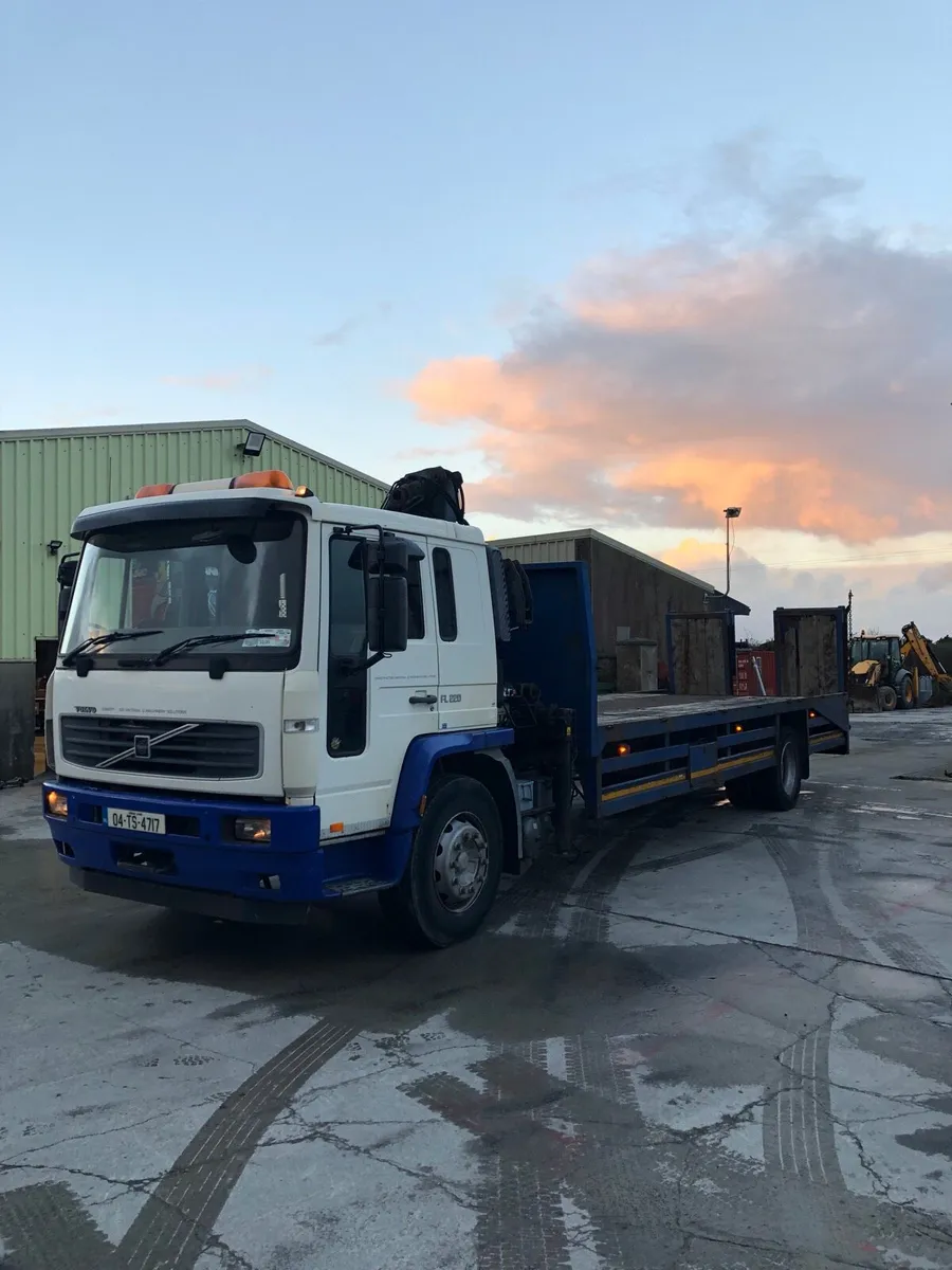 Volvo FL6 crane truck - Image 3