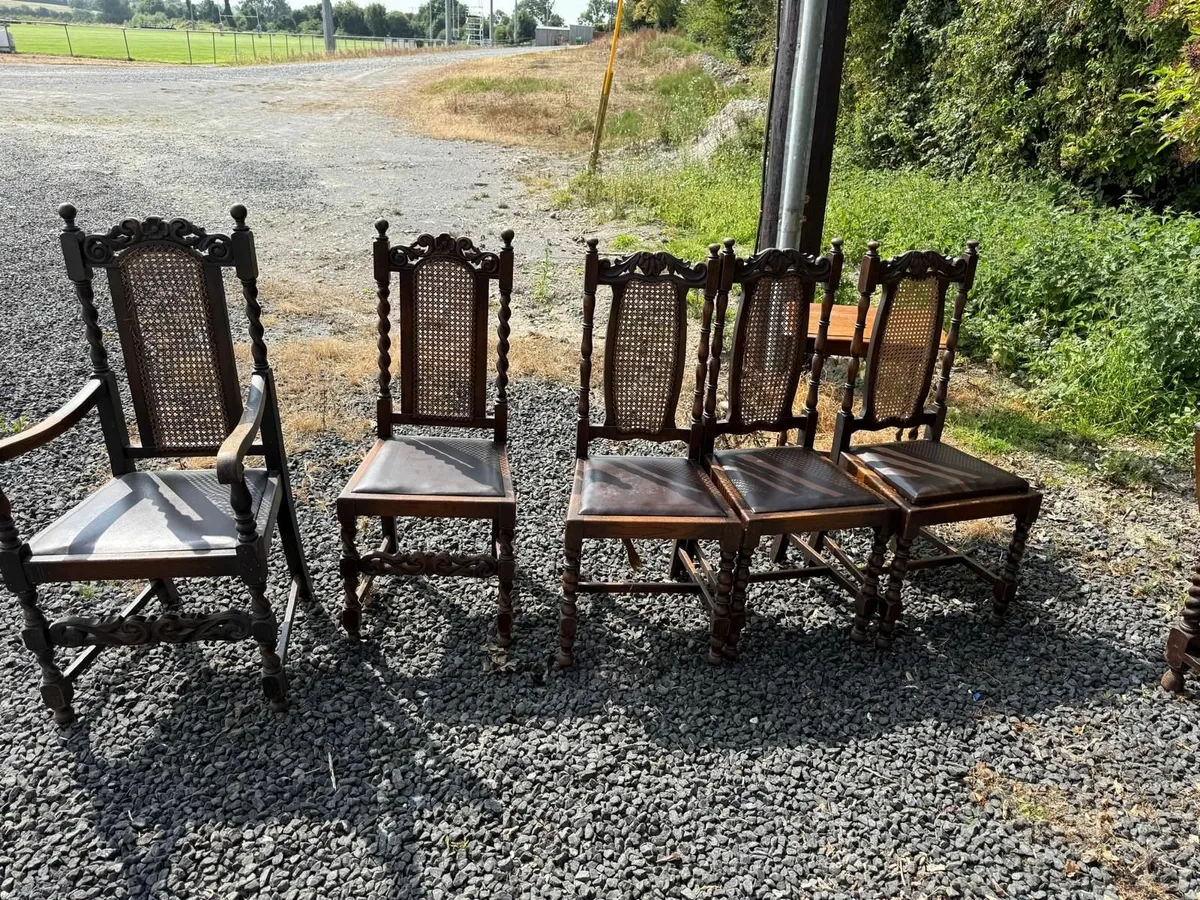Table and chairs - Image 3