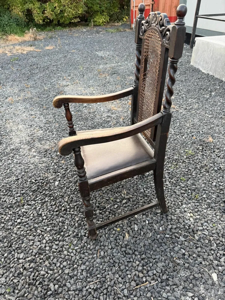 Table and chairs - Image 4