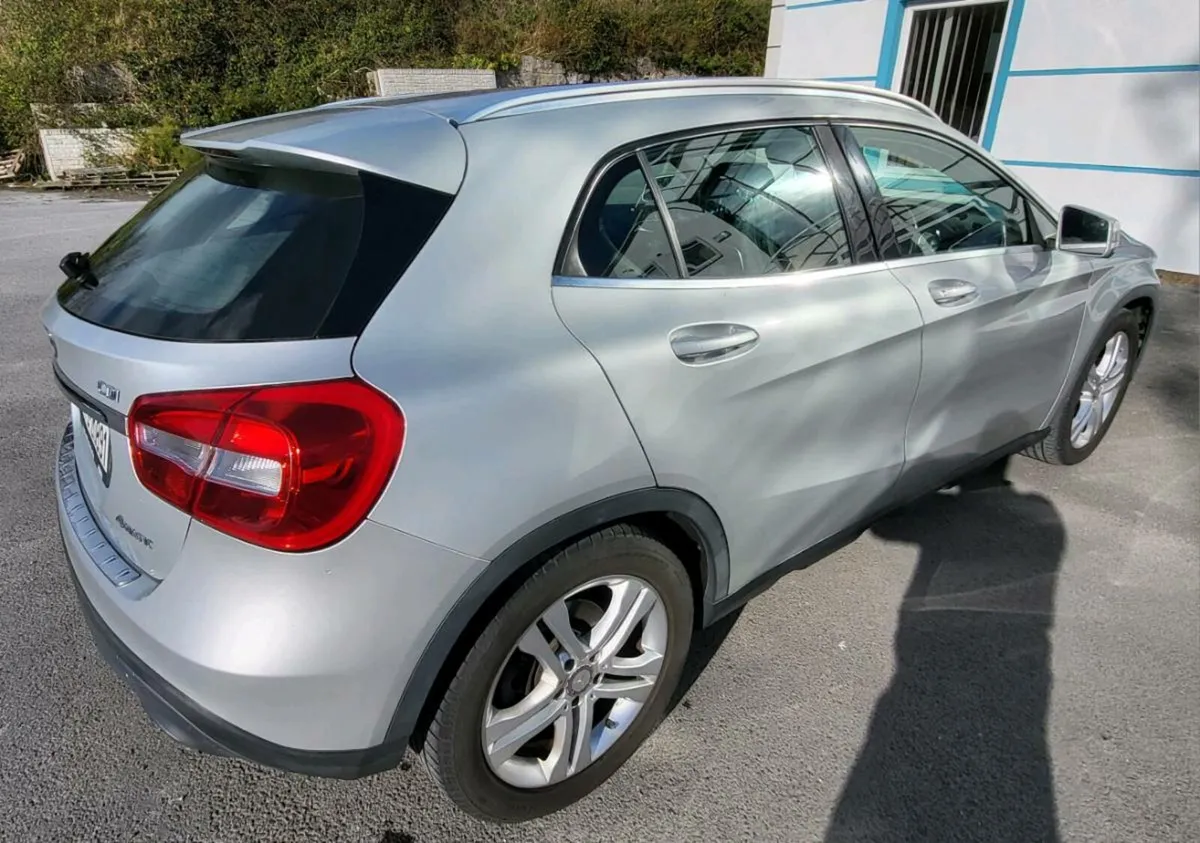 141 Mercedes-Benz GLA 220 CDI 4-Matic - Image 4