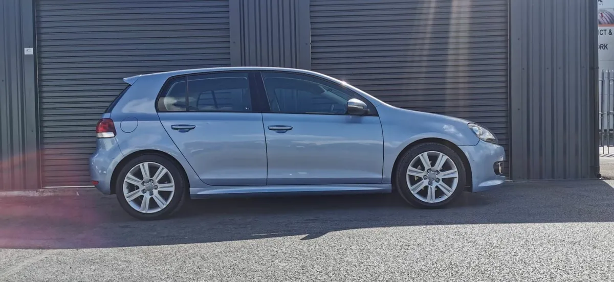 Volkswagen Golf 2011 - Image 2