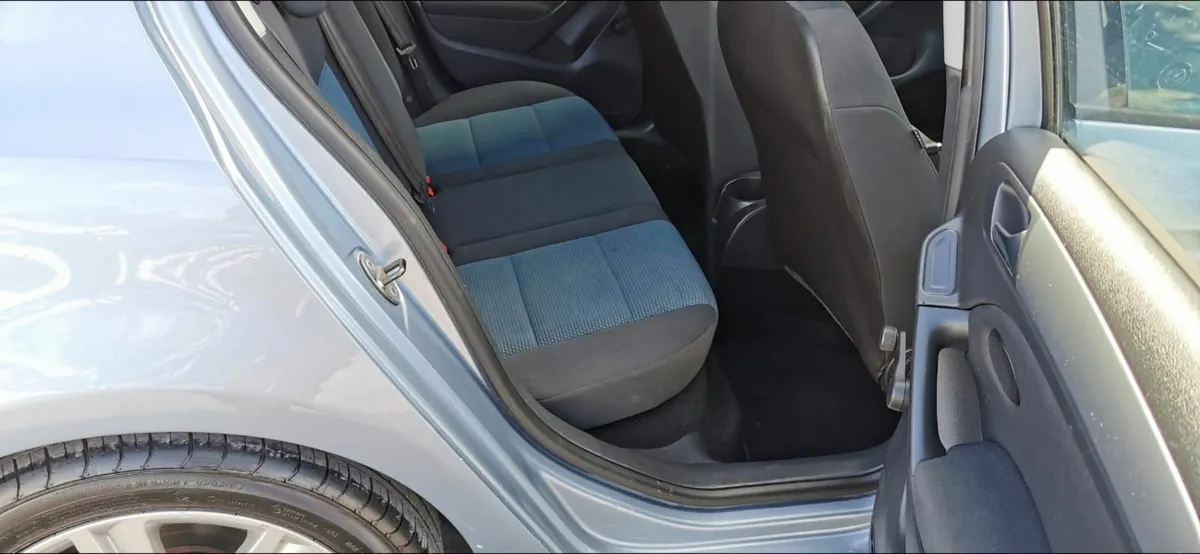 Volkswagen Golf 2011 - Image 3