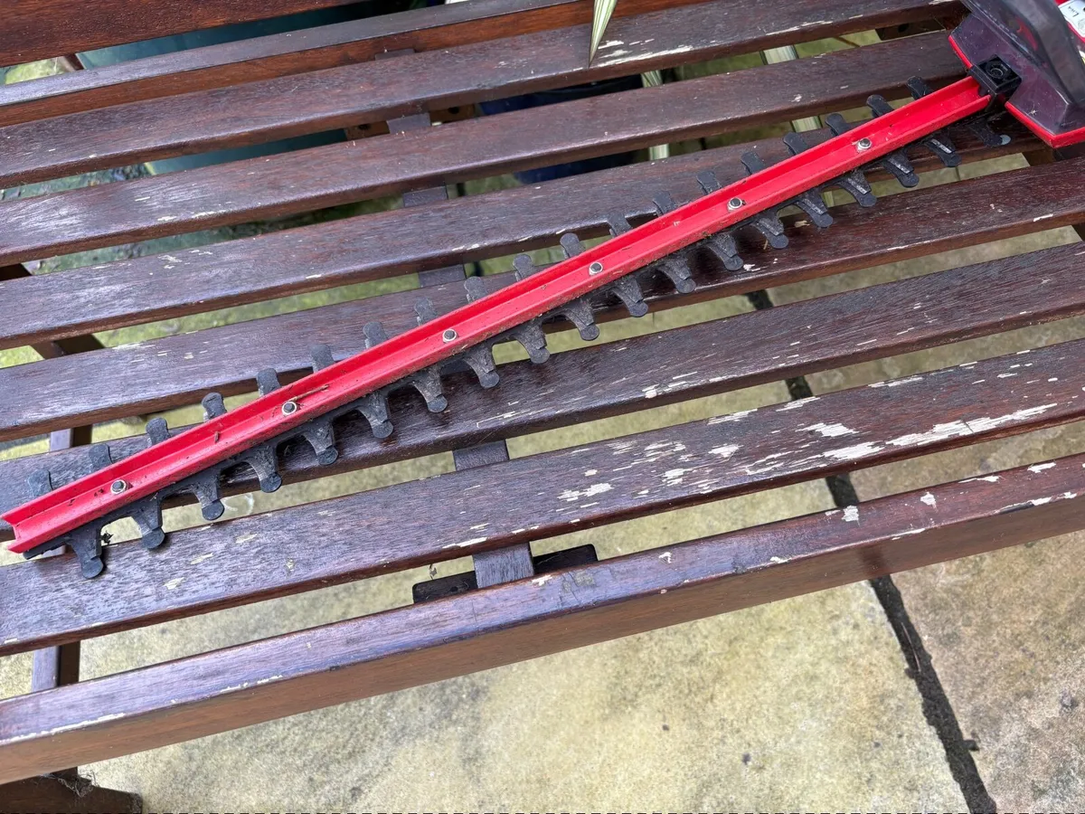 Electric Hedge Trimmer - Image 3