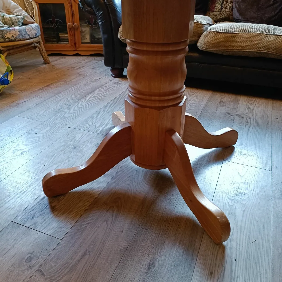 Table and 4 chairs - Image 2