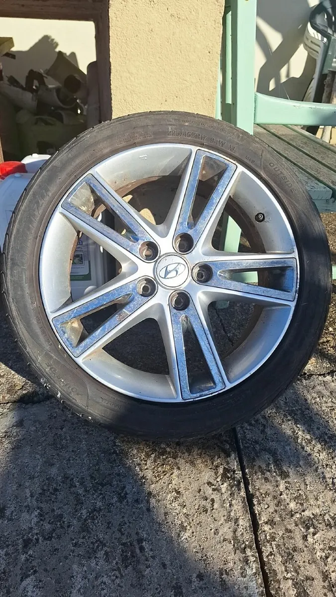 Hyundai 17" Alloy Wheels - Image 1