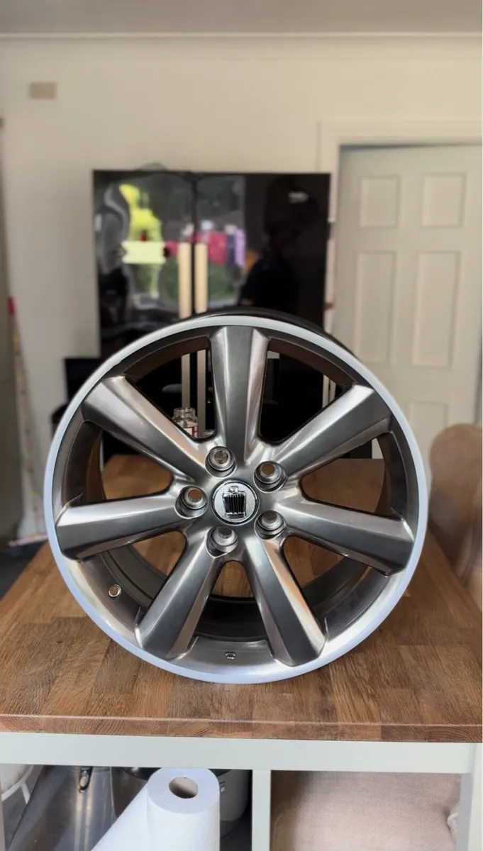4x Toyota Crown 18” Alloys - Image 1