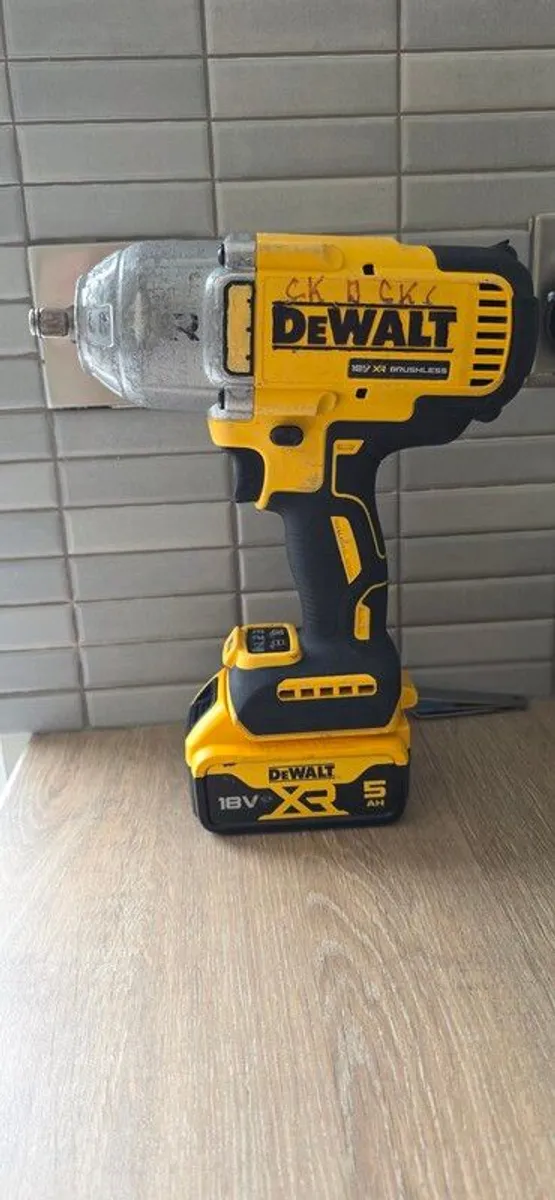 Dewalt impact wrench - Image 1