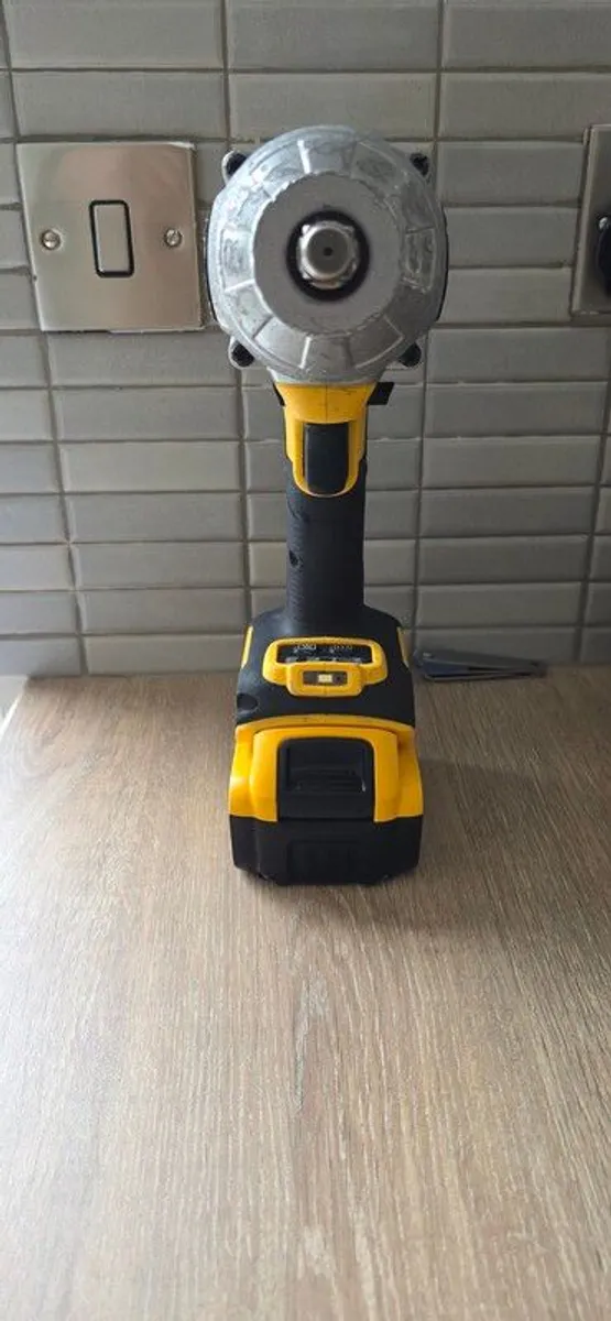Dewalt impact wrench - Image 3