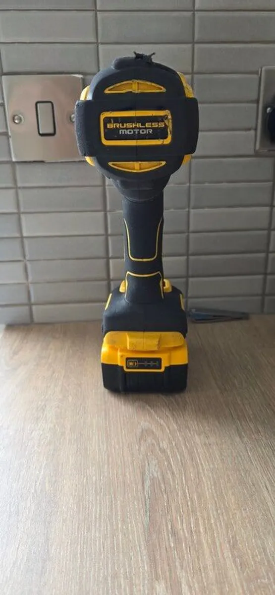 Dewalt impact wrench - Image 4