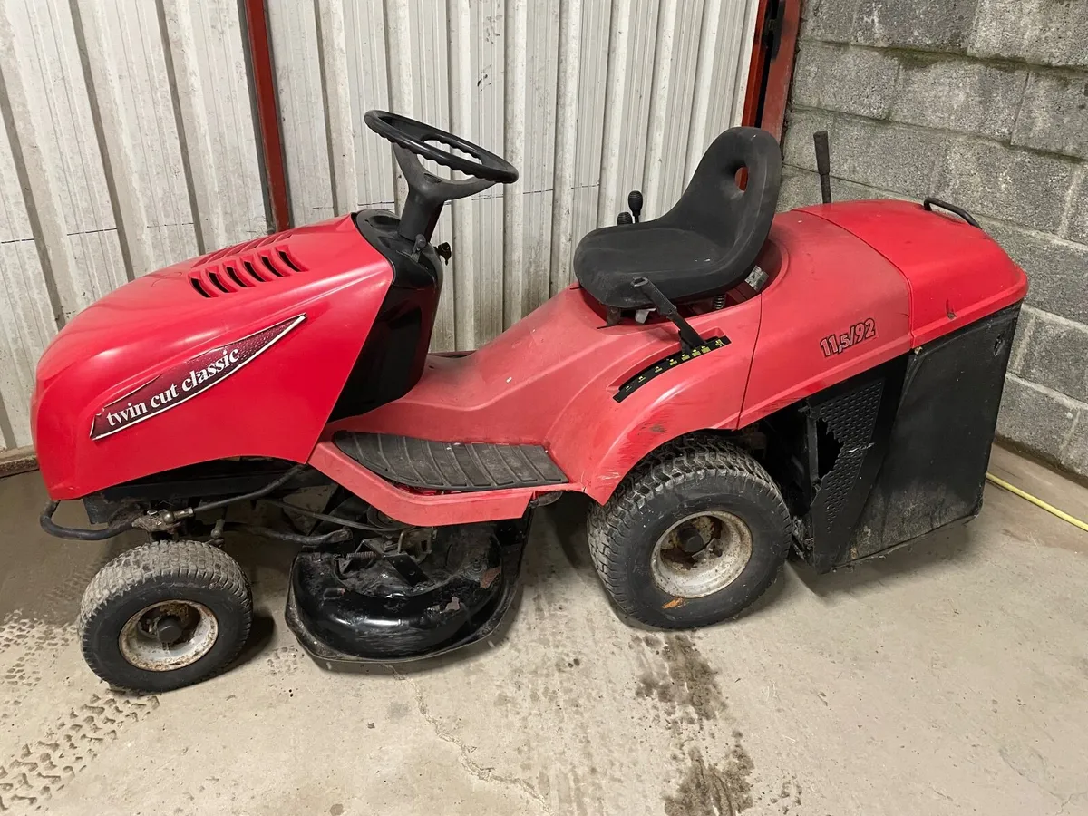 Ride on lawnmower - Image 2