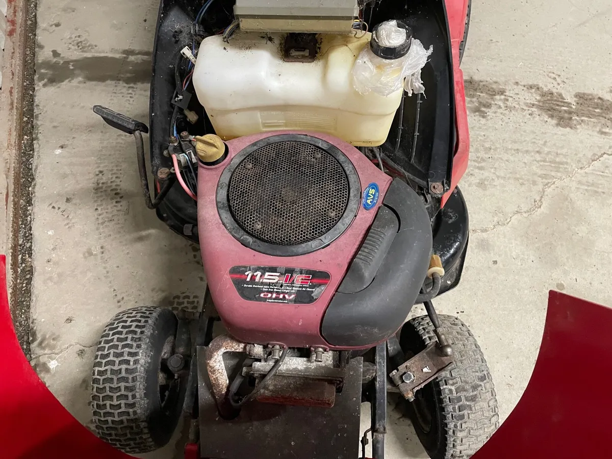 Ride on lawnmower - Image 3