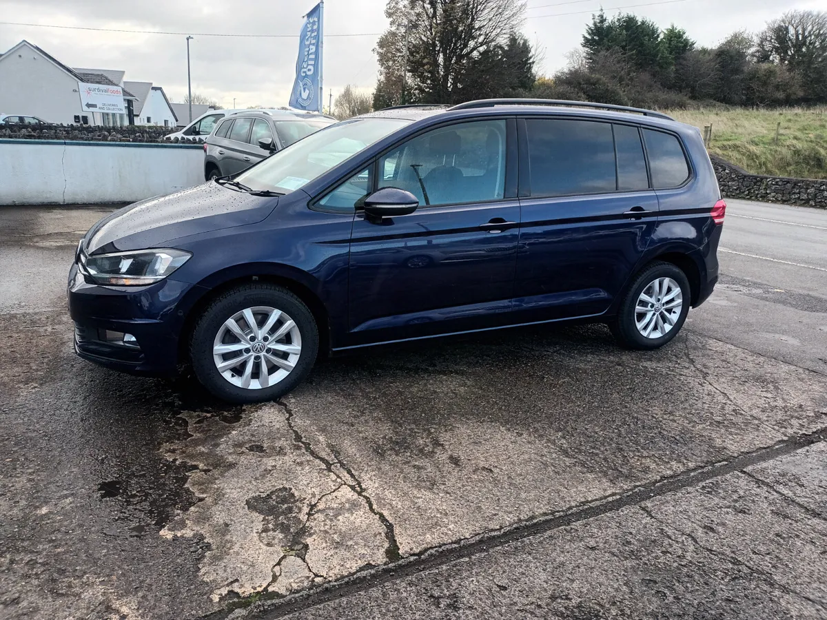2017 VW Touran CL BLUEMOTION 1.6 TDI 7 Seater - Image 4