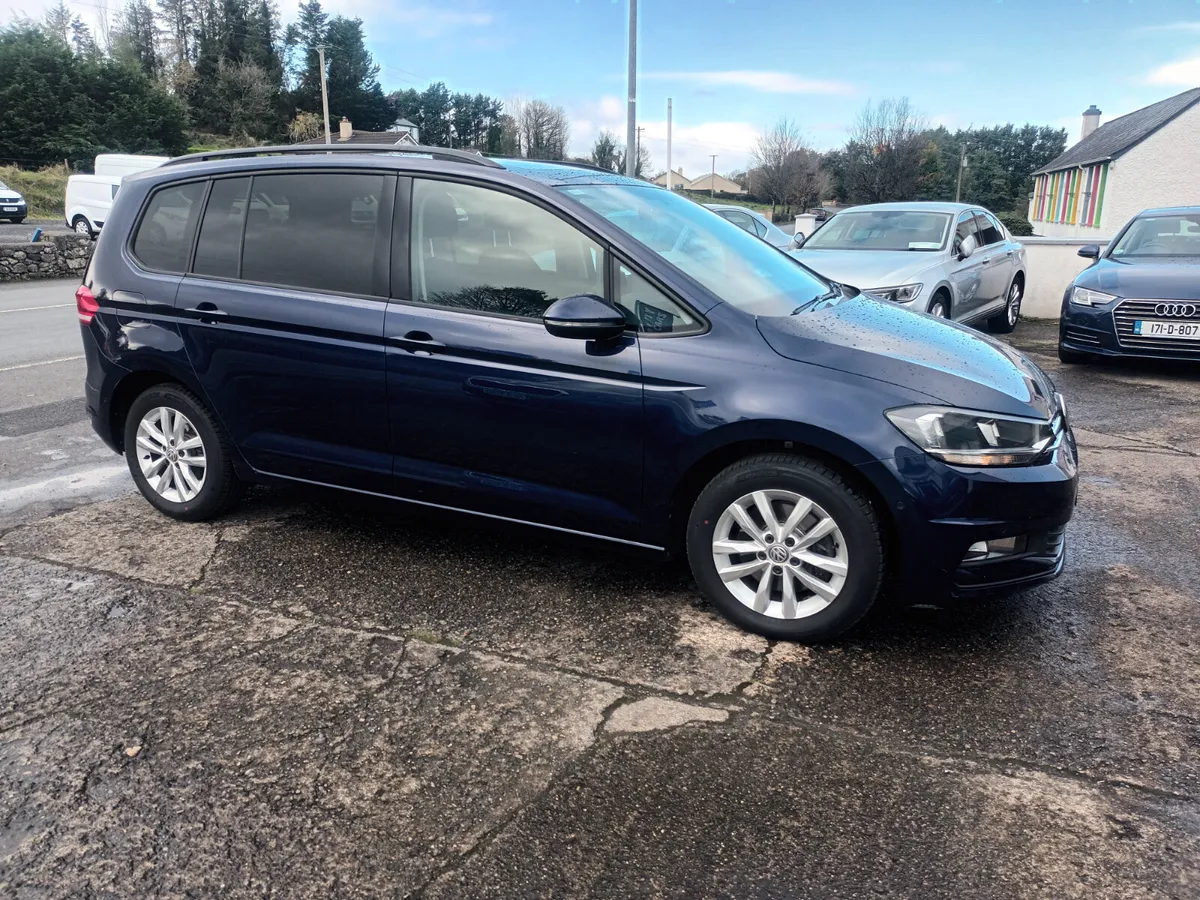 2017 VW Touran CL BLUEMOTION 1.6 TDI 7 Seater - Image 2