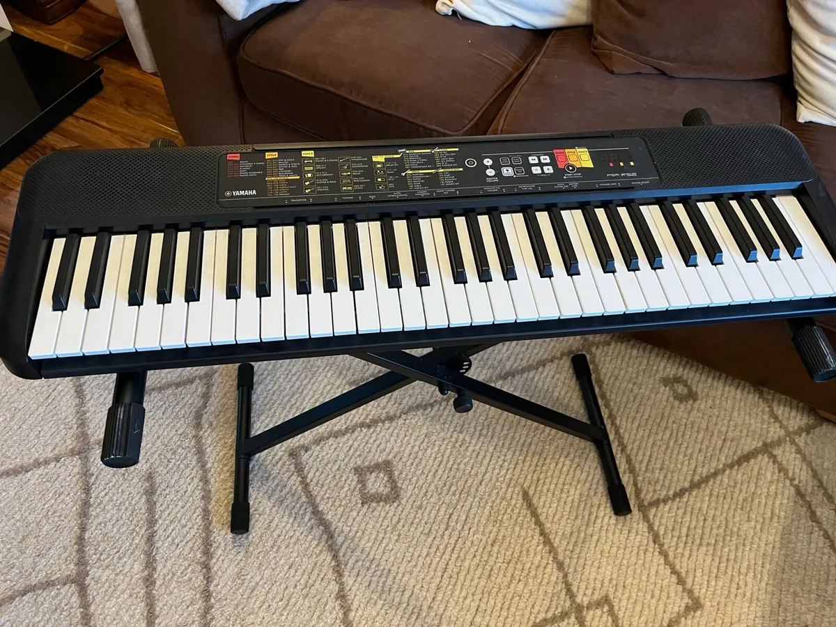 Yamaha keyboard - Image 1