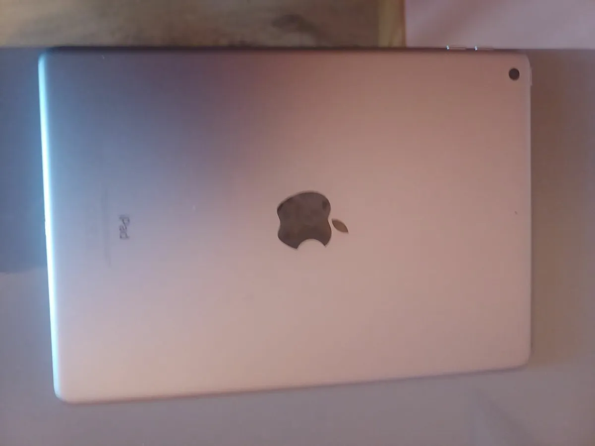 Ipad/ iPhone 11 - Image 2