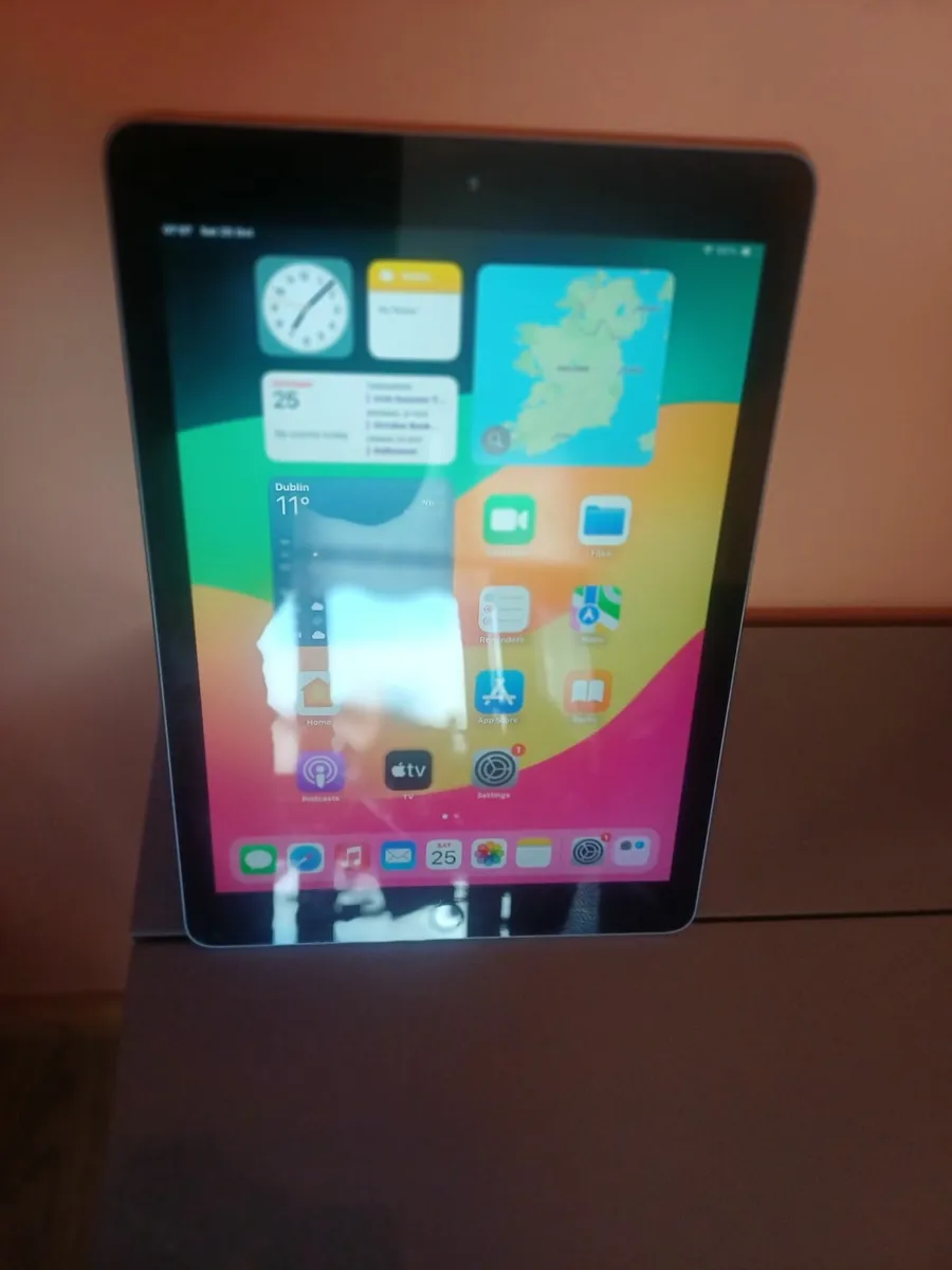 Ipad/ iPhone 11 - Image 1