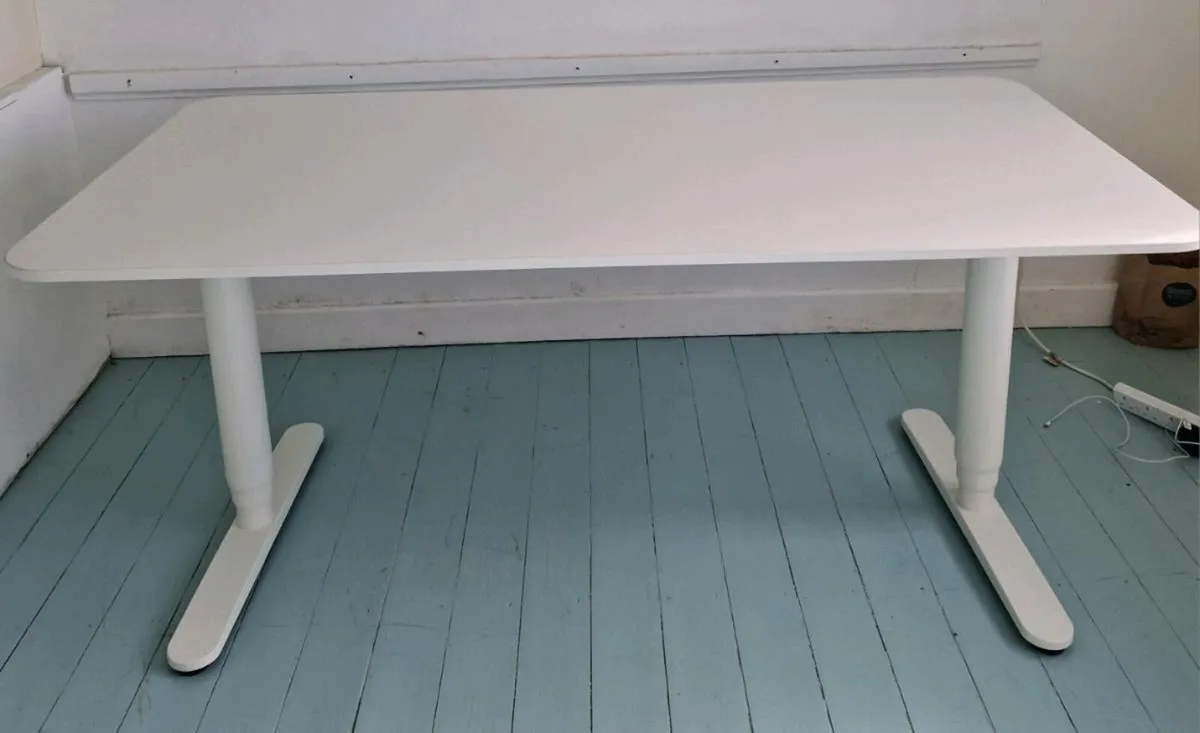 Electric Standing or sitting desk - Image 2