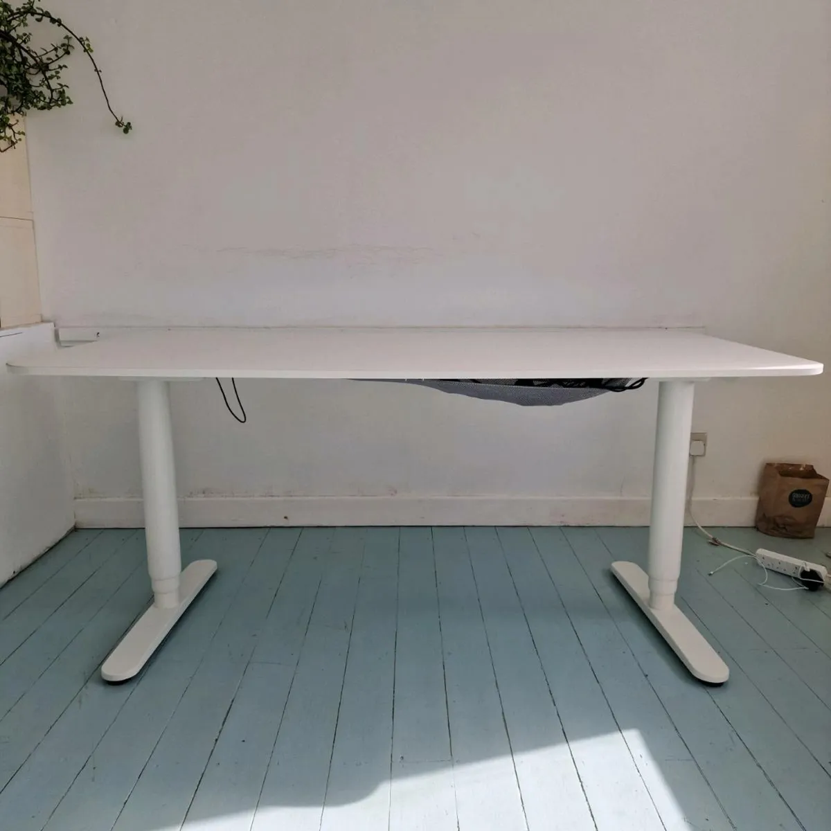 Electric Standing or sitting desk - Image 1