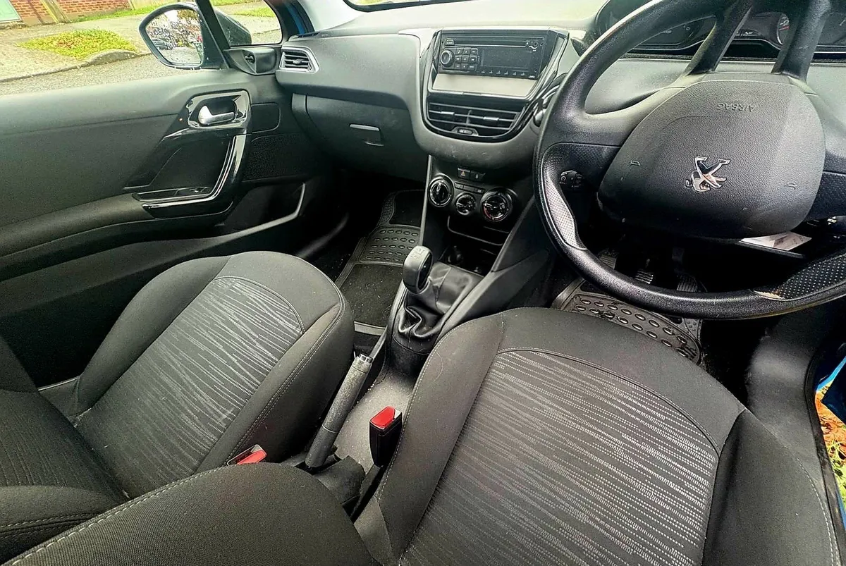 2013 Peugeot 208 - Image 3