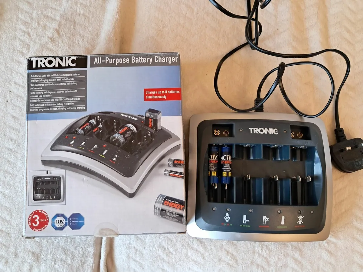 BATTERY CHARGER - Image 1