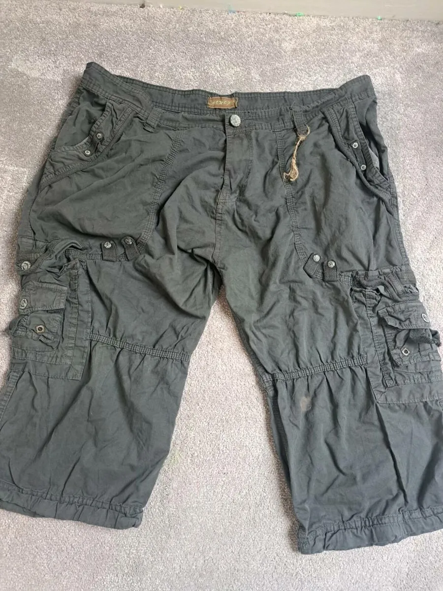 Mens Cargo shorts 42 XXL - Image 1