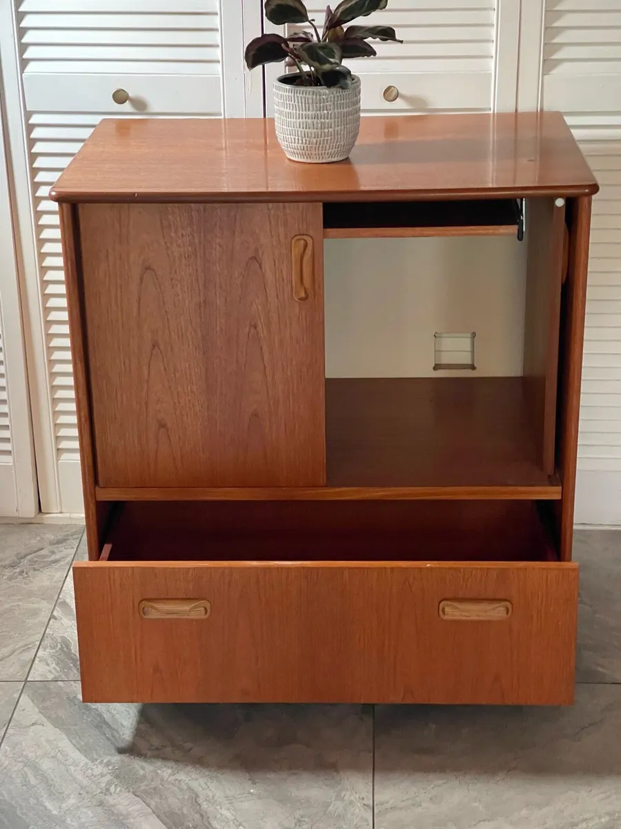 Mid century G plan media chest - Image 2