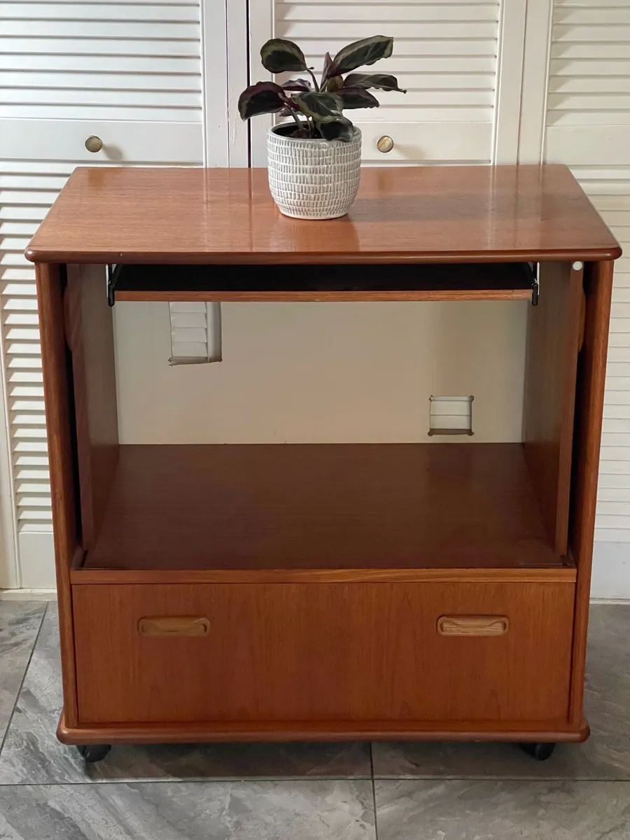 Mid century G plan media chest - Image 3