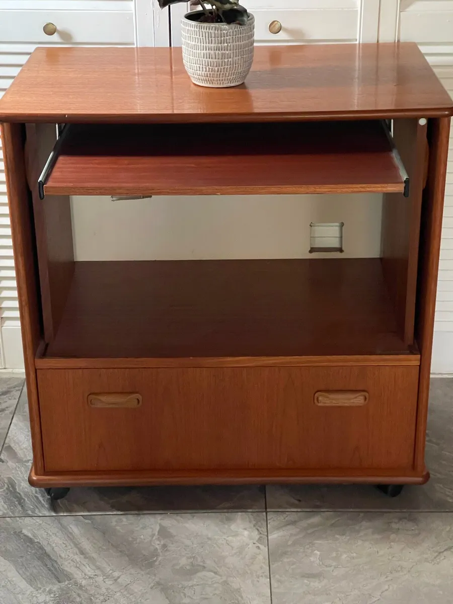 Mid century G plan media chest - Image 4