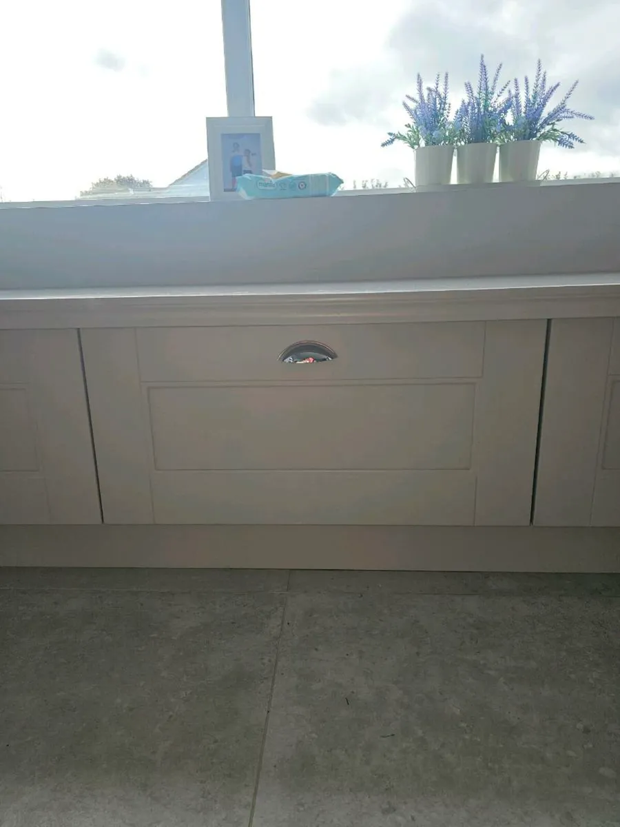 Built in window seating - Image 3
