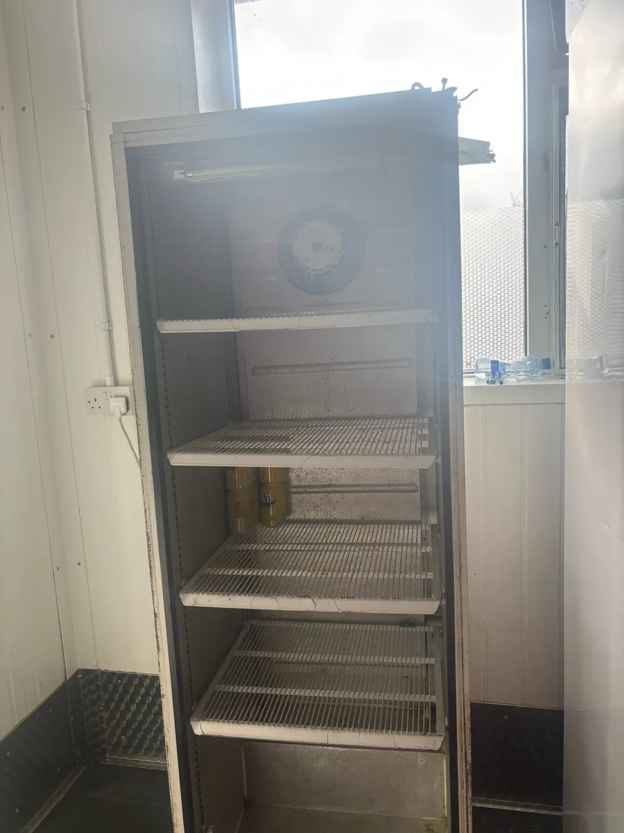 Display fridge - Image 1