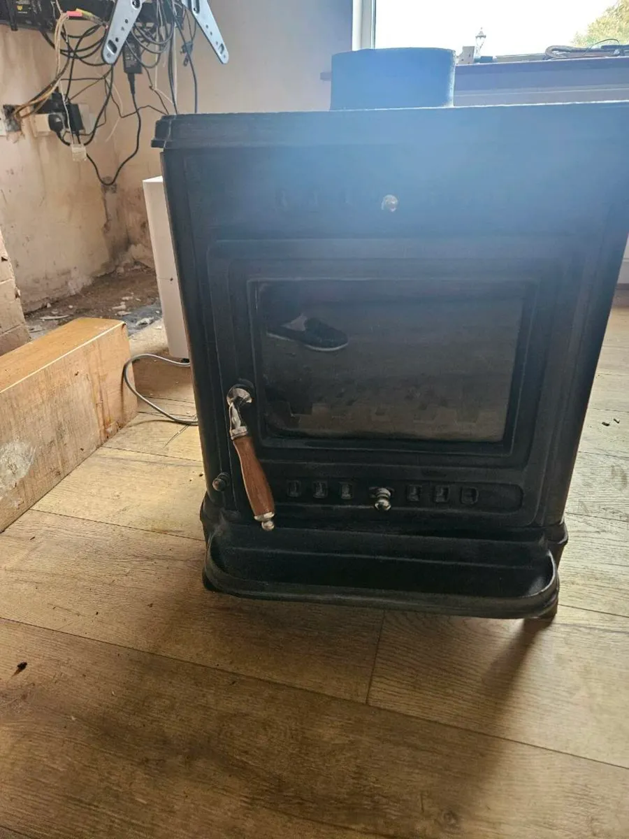 Stove - Image 1