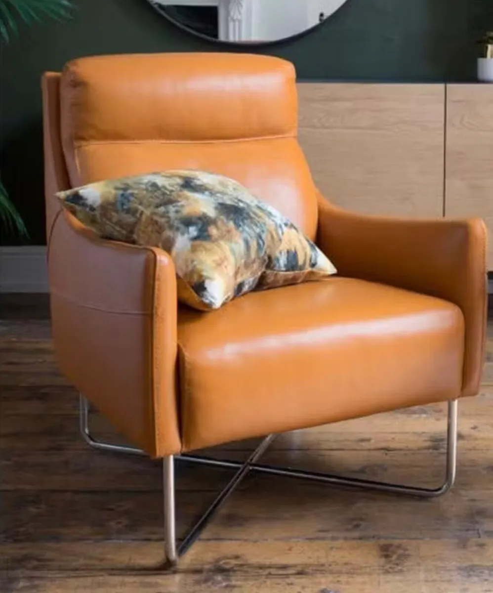 2 leather armchairs spotless - Image 1