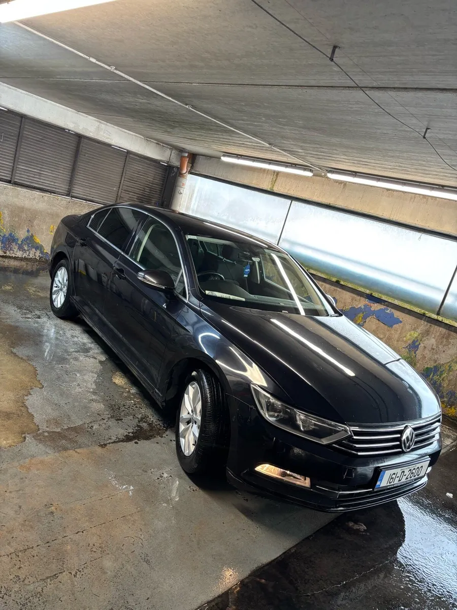 Volkswagen Passat - Image 1