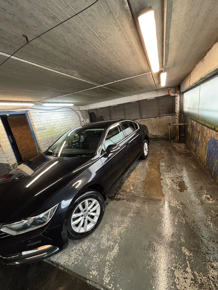 Volkswagen Passat - Image 3
