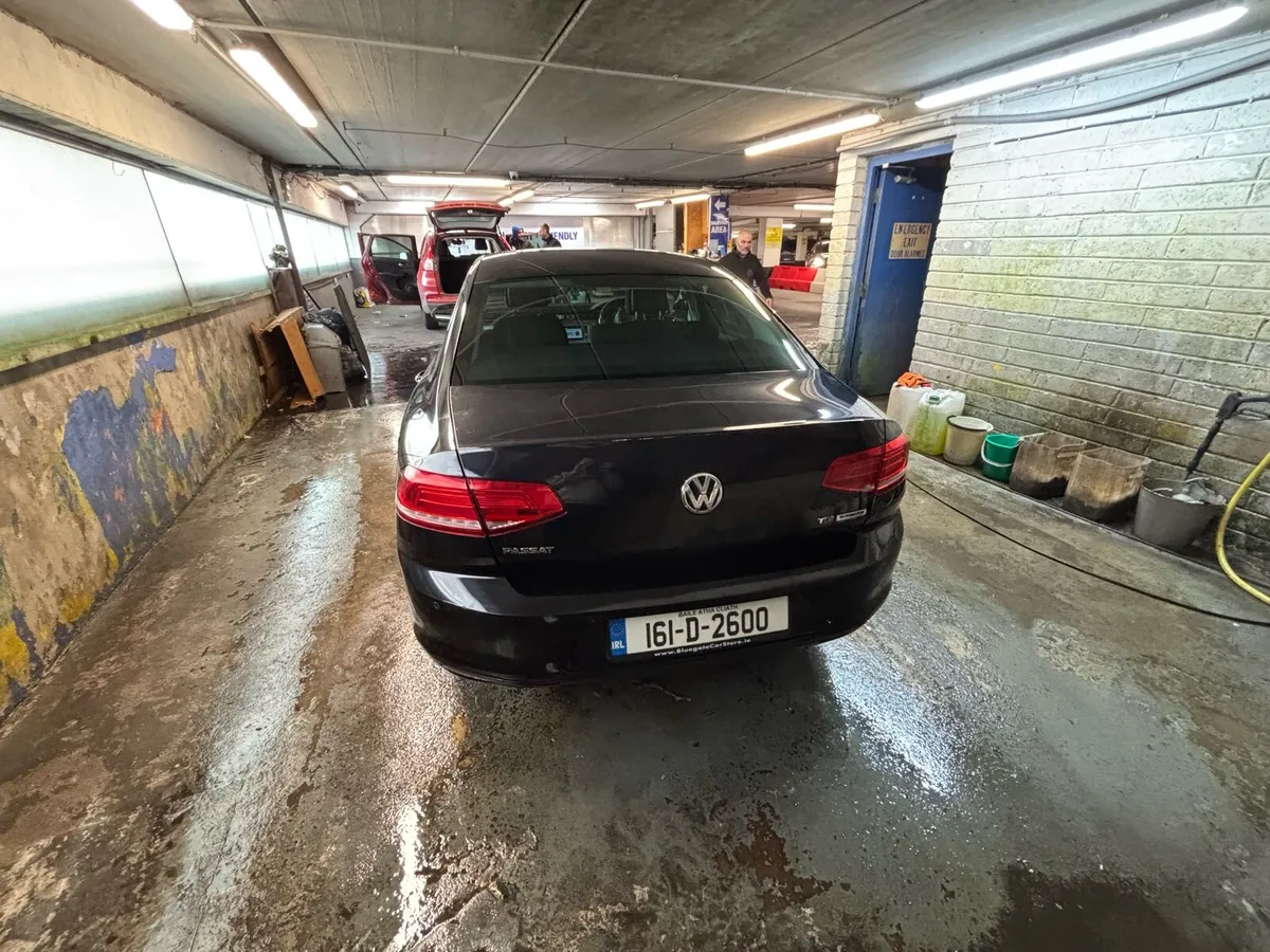 Volkswagen Passat - Image 4