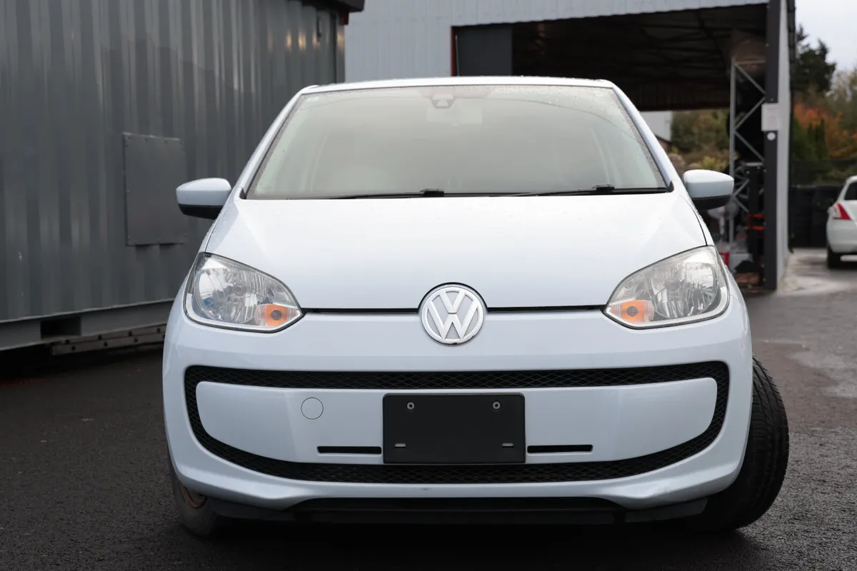 VOLKSWAGON UP 2013 PEARL WHITE - Image 2